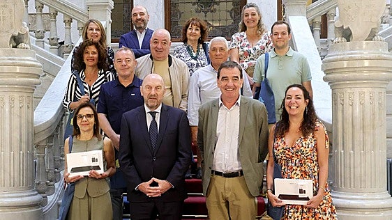 Premiados por su conocimiento del Parlamento asturiano