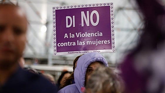 Cara y cruz de la violencia machista en Asturias: menos víctimas, pero más casos con menores implicados