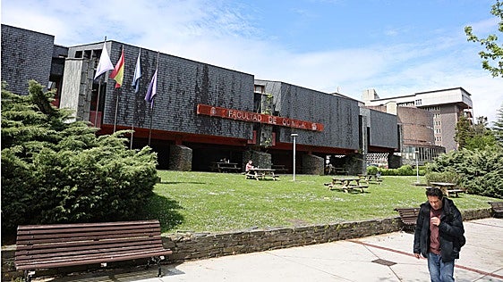 El rector pide a Barbón más dinero para mantener las infraestructuras de la Universidad de Oviedo