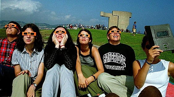 El eclipse total de Sol dispara los precios en Asturias: desde 160 euros por literas en habitación compartida hasta 4.999 por habitación con baño