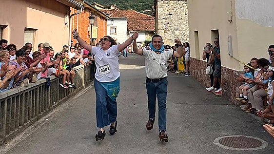 La carrera en madreñas de Caso, en imágenes