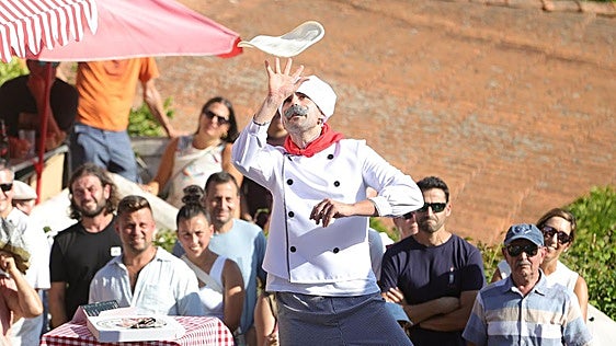 Valdesoto derrocha humor y creatividad con sus carrozas en las fiestas de San Félix