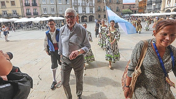 Abelardo González, presidente de Sabugo ¡Tente Firme!: «Los grupos folklóricos tienen mentalidades diferentes y el trato con ellos es fundamental»