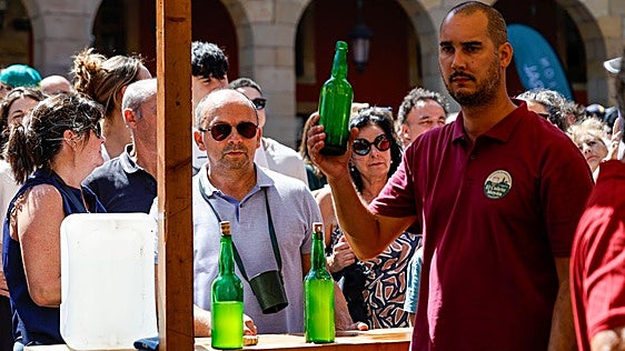 La sidra casera vuelve a tomar la Plaza Mayor de Gijón