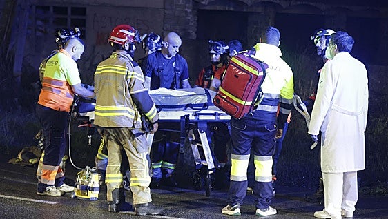 Una persona herida tras un espectacular accidente en la Ronda de Gijón