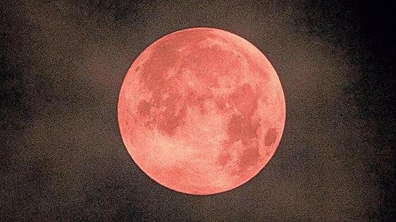 Asturias vuelve a mirar al cielo: un eclipse teñirá la Luna de rojo en la madrugada del viernes
