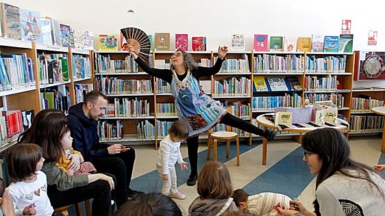 Cultura destina 50.000 euros anuales a la renovación de fondos en las bibliotecas en Avilés