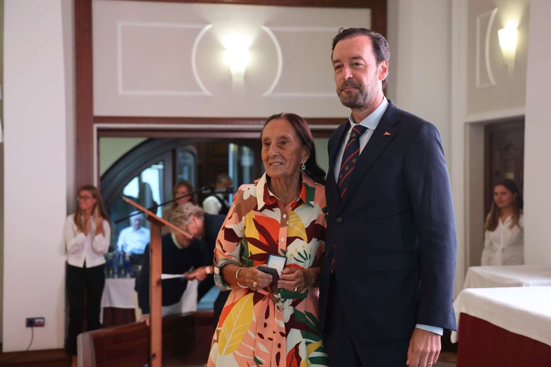 El Club de Regatas de Gijón homenajea a 10 socias de honor