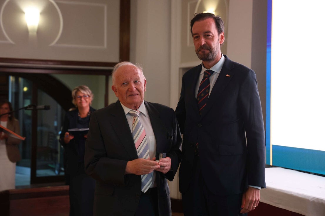 El Club de Regatas de Gijón homenajea a 10 socias de honor