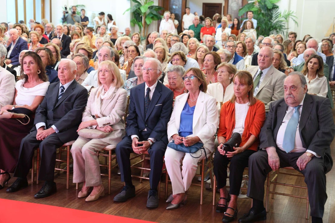 El Club de Regatas de Gijón homenajea a 10 socias de honor