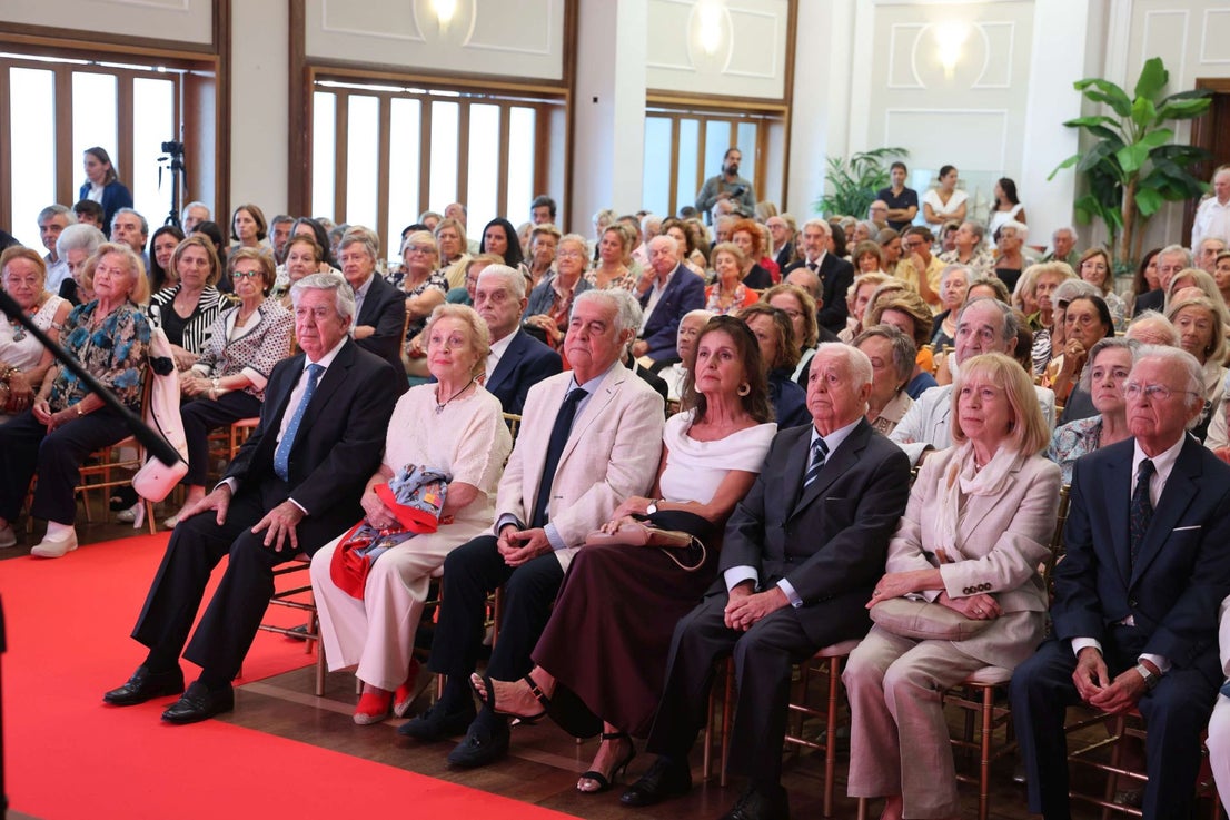 El Club de Regatas de Gijón homenajea a 10 socias de honor