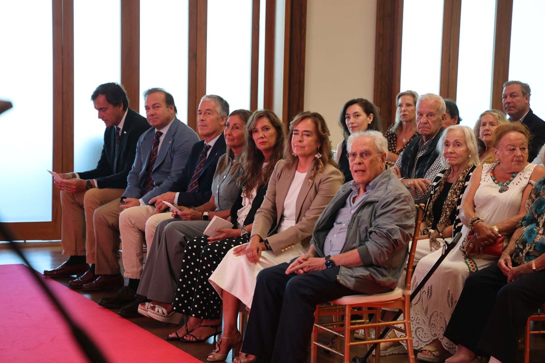 El Club de Regatas de Gijón homenajea a 10 socias de honor