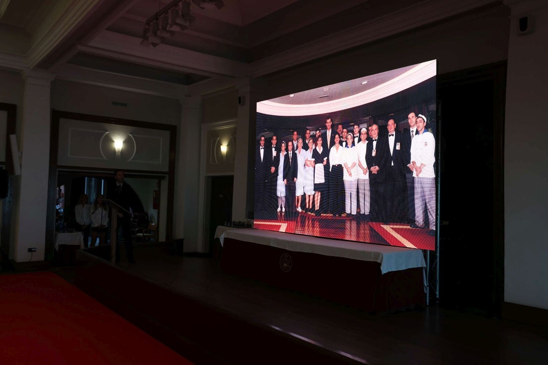 El Club de Regatas de Gijón homenajea a 10 socias de honor