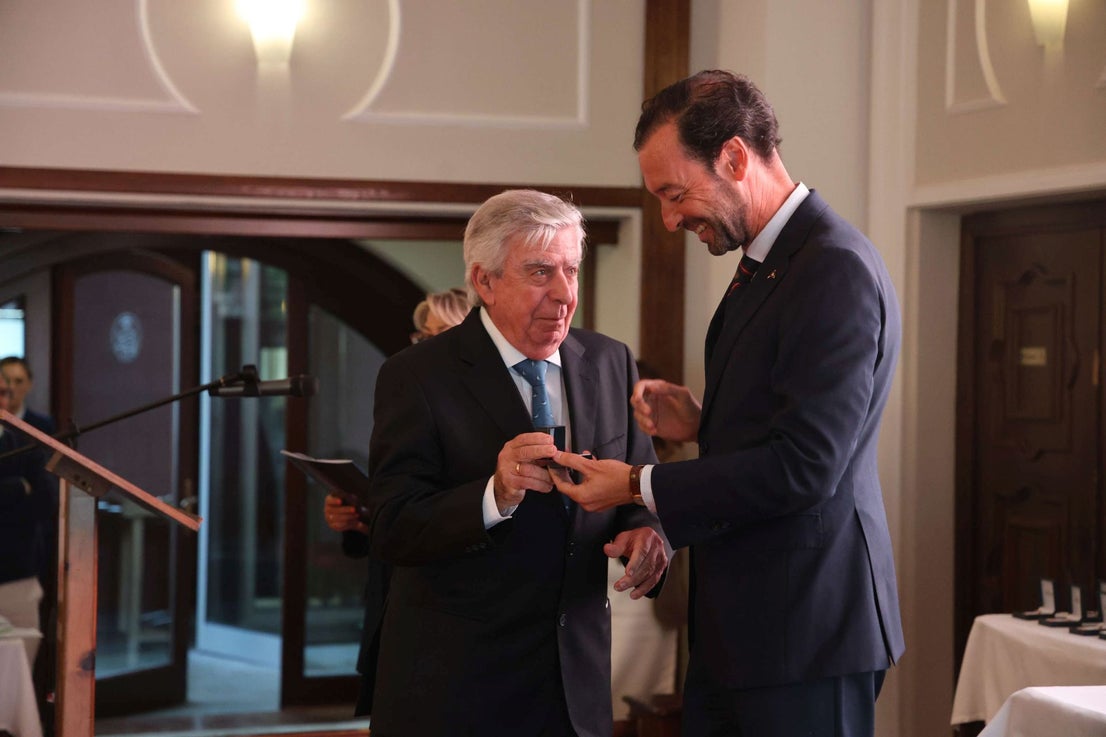 El Club de Regatas de Gijón homenajea a 10 socias de honor