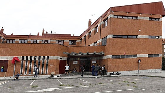 La alcaldesa de Gijón denuncia «un interés oscuro en que el traslado temporal del Albergue Covadonga no salga bien»
