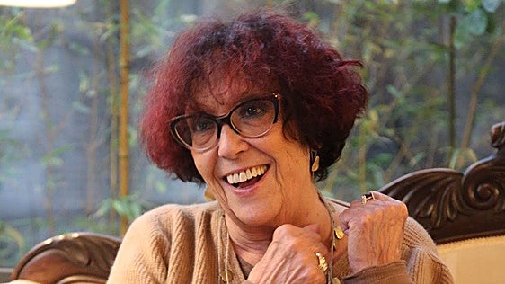 Maruja Torres, Hija Adoptiva de Asturias: una periodista mordaz con la libertad por bandera