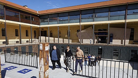 El barrio gijonés de El Coto inaugura su nuevo anfiteatro: «Ganamos un espacio importantísimo para los vecinos»