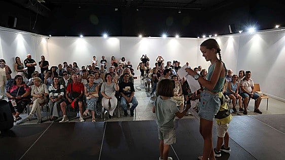 La Carriona, en Avilés, abre sus fiestas más participativas con voz infantil