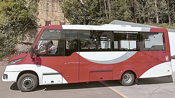Así son los nuevos microbuses de EMTUSA, ya en pruebas por las carreteras de la zona rural de Gijón