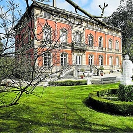 Palacete de Villa María, en Somió, que acaba de ser vendido a un empresario mexicano que proyecta abrir en él un hotel de cinco estrellas.