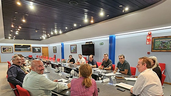 El campo asturiano arranca a Medio Rural ayudas por la sequía y el adelanto de la PAC: «Nunca hubo compromisos tan claros»