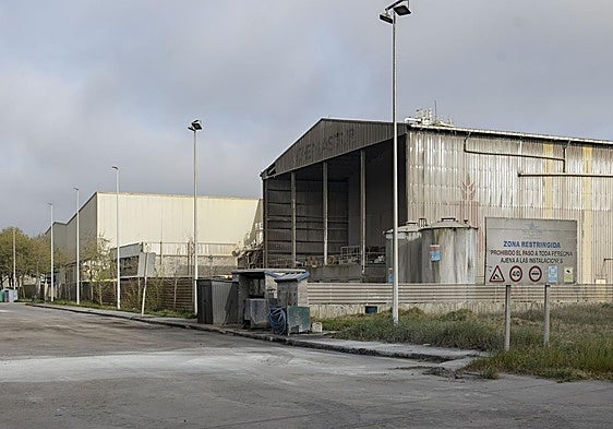 La planta de Chemastur en el Puerto de Avilés.
