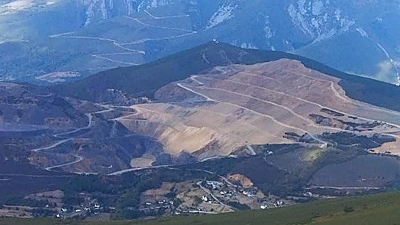 Las obras para restaurar tres minas en Asturias acaban, el debate sobre su coste y las quejas en Ibias, no