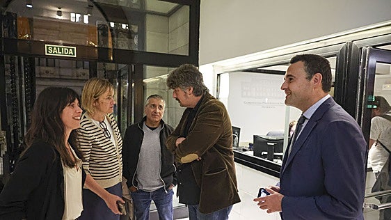 IU abre la puerta a ajustes fiscales selectivos, pero rechaza medidas que respondan a las demandas de la patronal