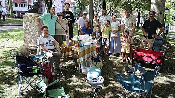 San Mateo con gusto a bollo, sidra y familia: «Si no lo como en el Campo San Francisco, no sabe igual»