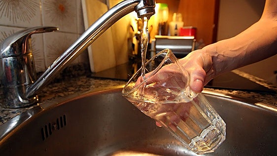 ¿Qué ocurre con el agua en el centro de Oviedo? Un problema provoca una bajada de presión