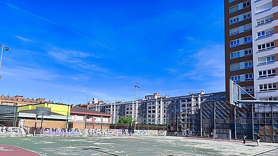 El Ayuntamiento de Gijón encarga un proyecto para cubrir la pista polideportiva de Laviada