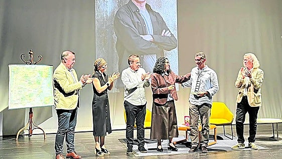 Juan Mayorga recoge en Grado el premio Aula de las Metáforas
