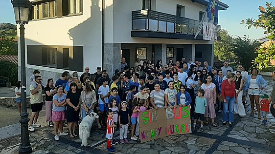 Vecinos de Illas: «Sin autobús no hay igualdad»