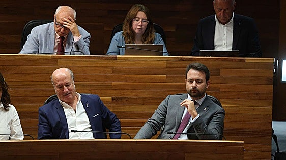 Queipo asegura que «los asturianos son hoy más pobres» y Barbón replica que «Asturias está resurgiendo»
