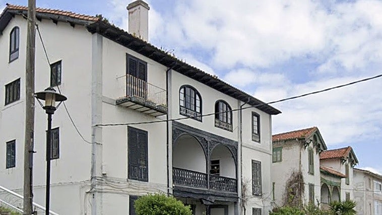 A la venta dos antiguas casonas de Asturias al lado del mar