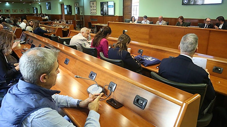 La Universidad de Oviedo revoluciona su oferta: luz verde a los primeros másteres duales remunerados
