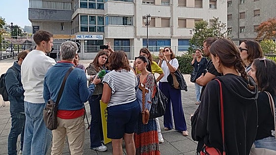 Rueda de prensa esta mañana en Oviedo, frente a la sede de Vipasa