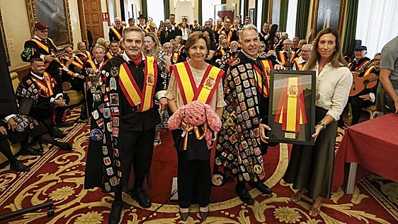 TunaEspaña entrega a Gijón su «tesoro más preciado»: «Esto es una maravilla no, lo siguiente»