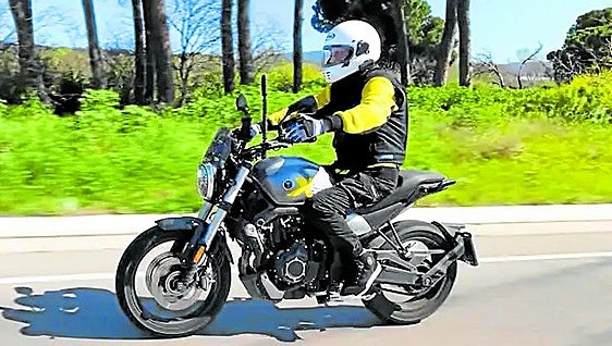 La equipación de los motoristas cambia a partir del 1 de octubre