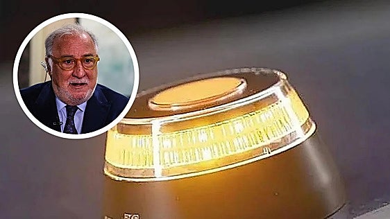 Pere Navarro admite errores con la baliza V16: «Si tuviese que hacerlo ahora, enviaría una carta a todos los conductores»