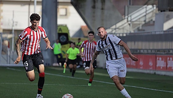 Las mejores imágenes del Bilbao Athletic - Real Avilés