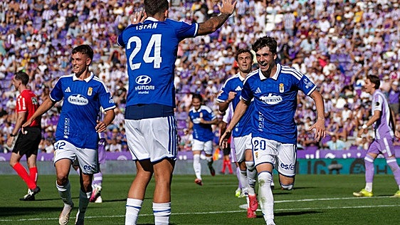 El Real Oviedo encuentra el gol y se da un festín