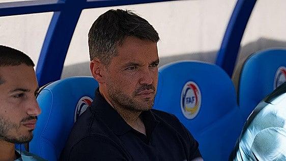 Nicolás Larcamón, entrenador del Sporting de Gijón: «Ya estamos viviendo y jugando el derbi desde que acabó el partido»