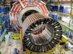 El Gran Colisionador de Hadrones (LHC, por sus siglas en inglés), "la mayor máquina superconductora del mundo y una maravilla tecnológica", en palabras de Robert Aymar, director del Laboratorio Europeo de Física de Partículas (CERN). /EFE
