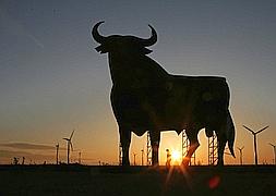 El toro de Osborne saltará a la otra orilla al implantarse en Melilla