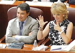 Esperanza Aguirre, junto al vicepresidente de la Comunidad, Ignacio González. / Foto: Archivo | Video: Atlas