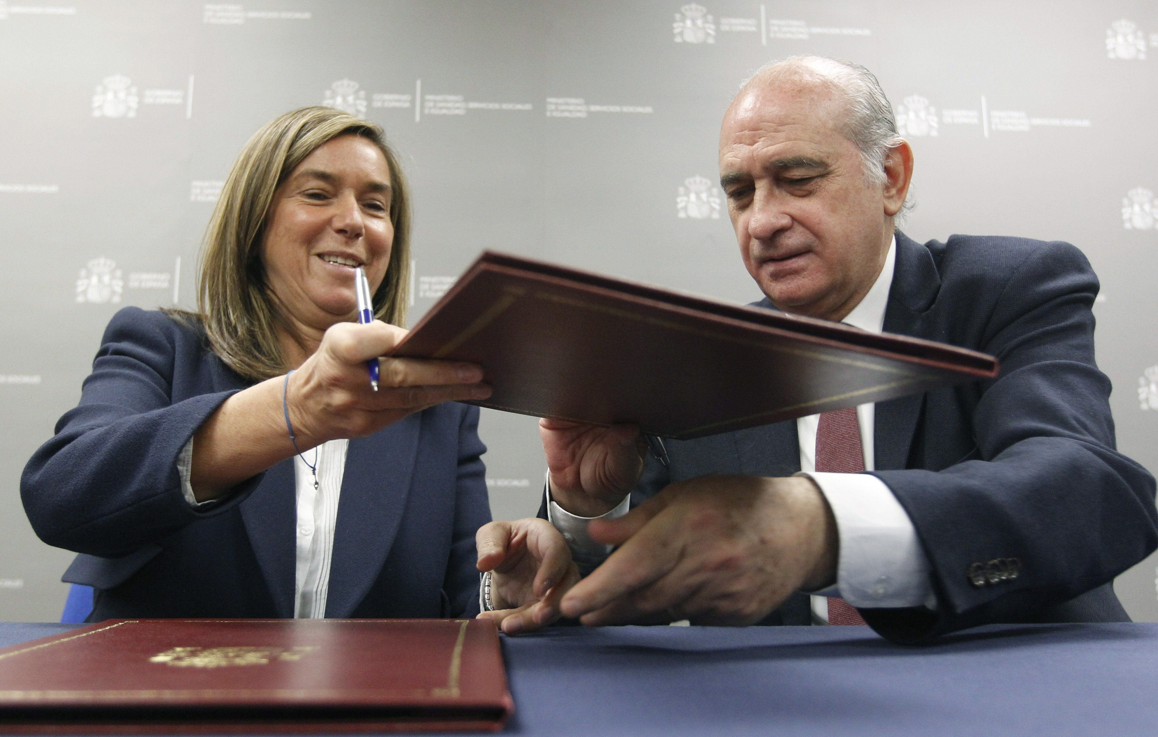 La ministra de Sanidad, Ana Mato, y el titular de Interior, Jorge Fernández Díaz. / Efe