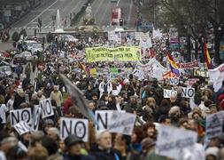 Manifestación de batas blancas por Madrid. / Efe | Vídeo: Ep