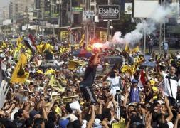 Decenas de simpatizantes de Mursi participan en una protesta en El Cairo. / Efe