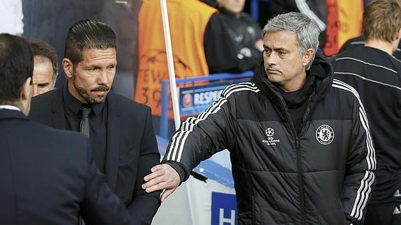 Mourinho, durante el Chelsea-Atlético.